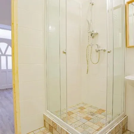 Cosy Flat In Akacfa Str., Aya
