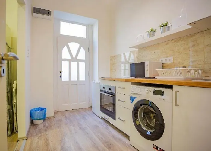 Cosy Flat In Akacfa Str., Aya Apartament Budapesta