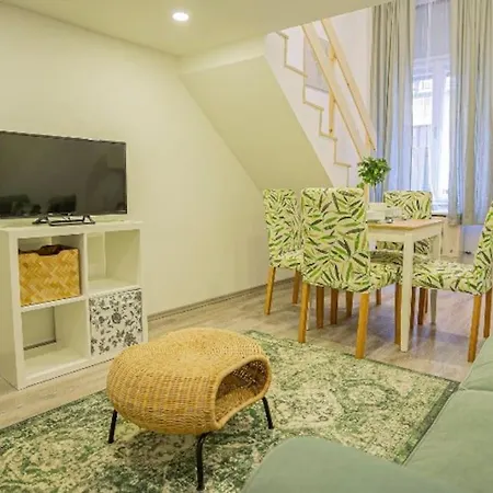 شقة Cosy Flat In Akacfa Str., Aya